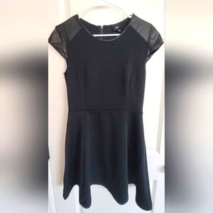 Elegant Black Cap Sleeve Dress